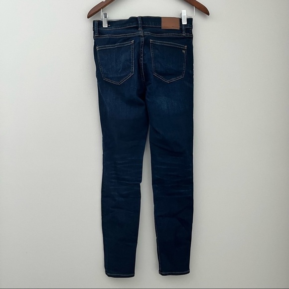 Madewell 9" Mid-Rise Skinny Jeans in Larkspur Wash: TENCEL™ Denim Edition - Picture 8 of 9